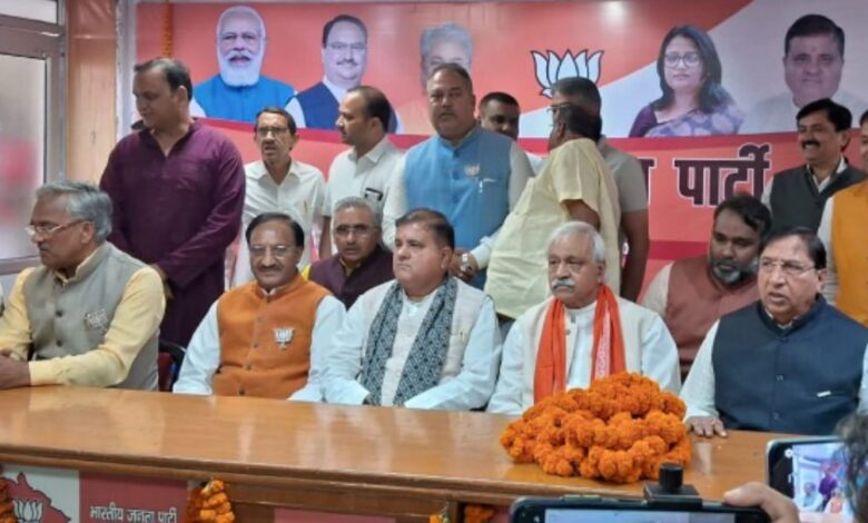 Uttarakhand: दिग्गज नेता दिनेश अग्रवाल कांग्रेस से निष्कासित, भाजपा में हुए शामिल Uttarakhand: दिग्गज नेता दिनेश अग्रवाल कांग्रेस से निष्कासित, भाजपा में हुए शामिल