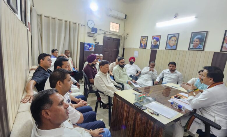 विधानसभा उपचुनाव की रणनीति को लेकर बैठक आयोजित विधानसभा उपचुनाव की रणनीति को लेकर बैठक आयोजित