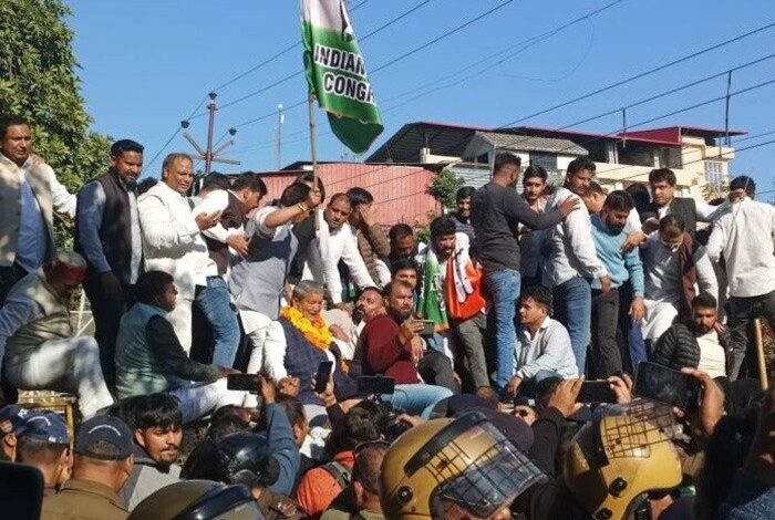 नशे के खिलाफ कांग्रेसियों का सचिवालय कूच, गिरफ्तार नशे के खिलाफ कांग्रेसियों का सचिवालय कूच, गिरफ्तार