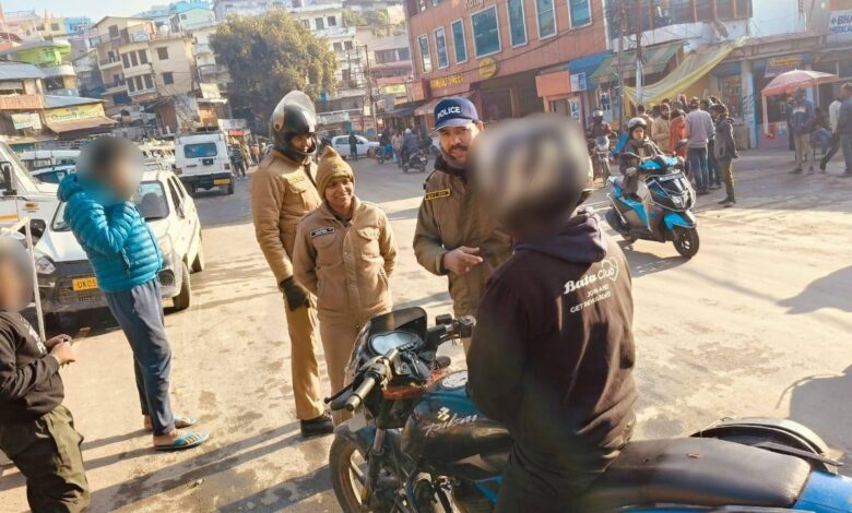 ट्रैफिक रूल तोड़ने वाले 112 लोगों के विरूद्ध कार्रवाई